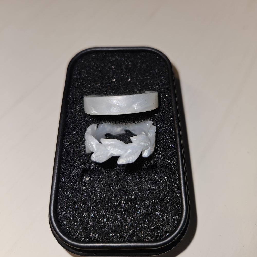 Qalo Pearl Silicone Ring Set